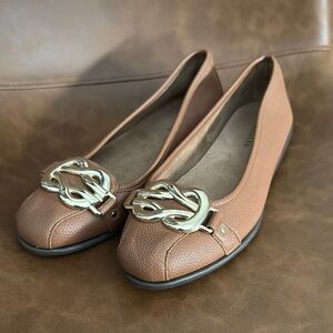 Elegant Tan Leather Women's Flats